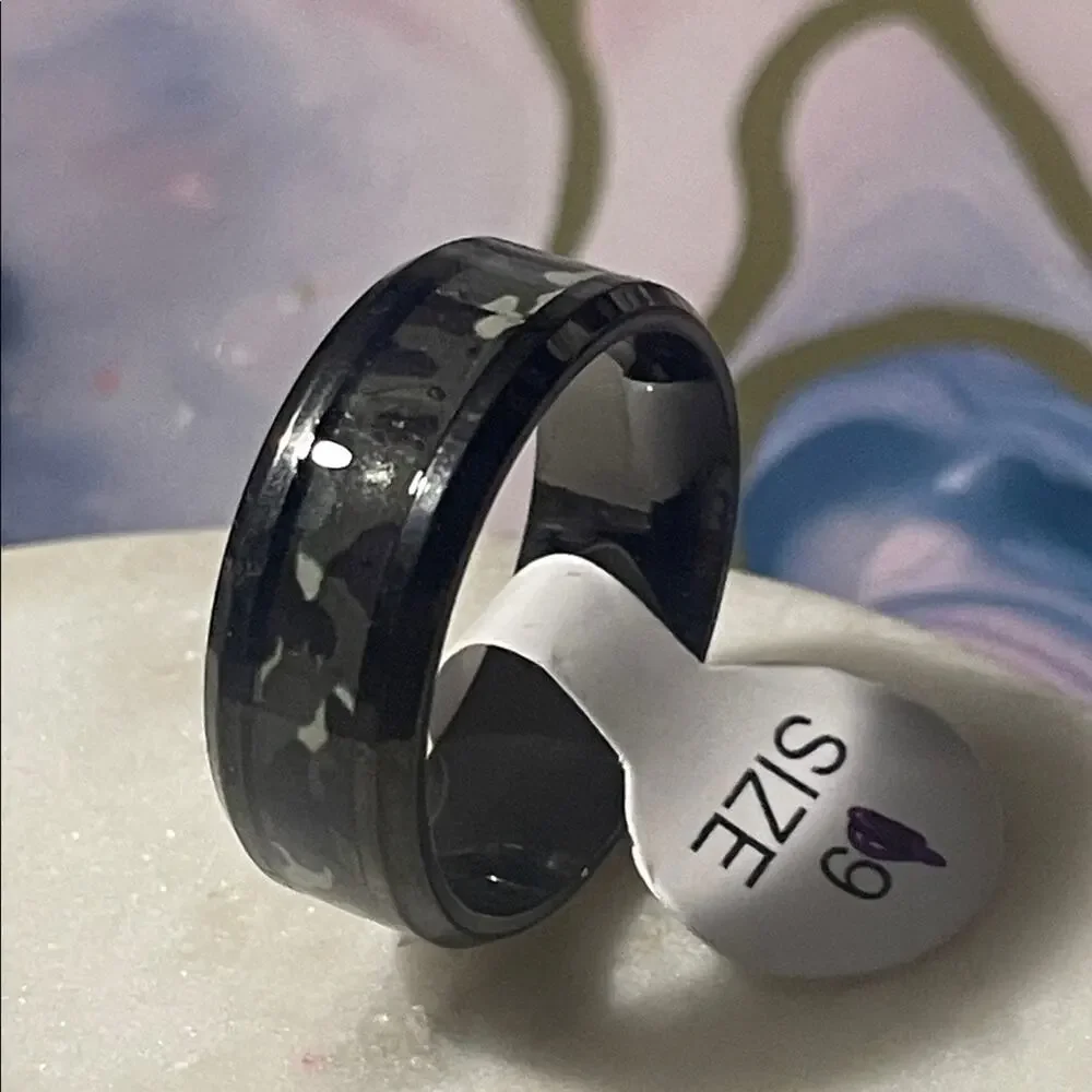 Men’s wedding band style ring stainless steel size 9 camouflage camo